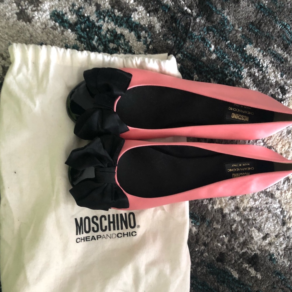 MOSCHINO pink flats